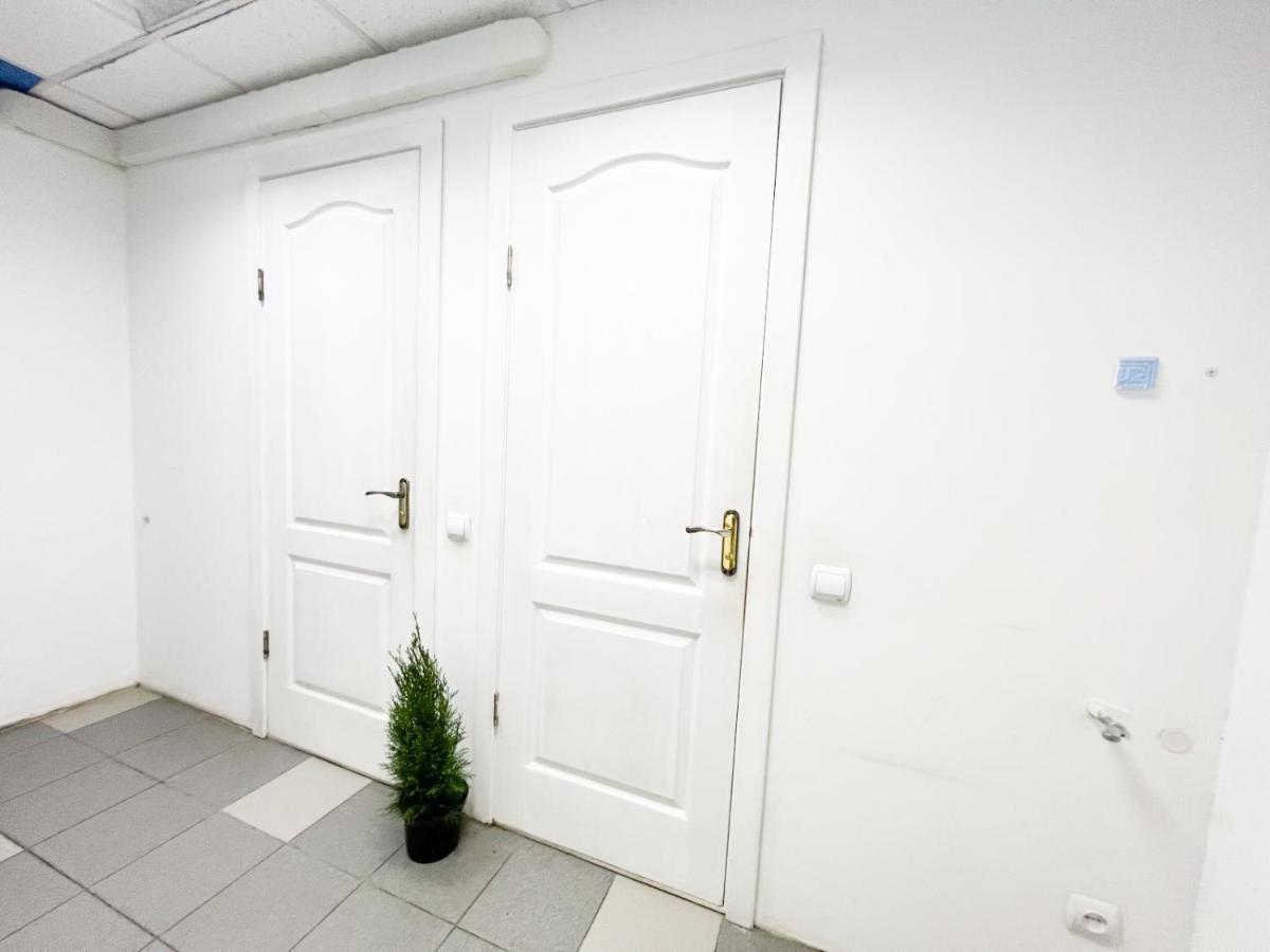 Guest House On Saksahanskoho Street Киев Екстериор снимка
