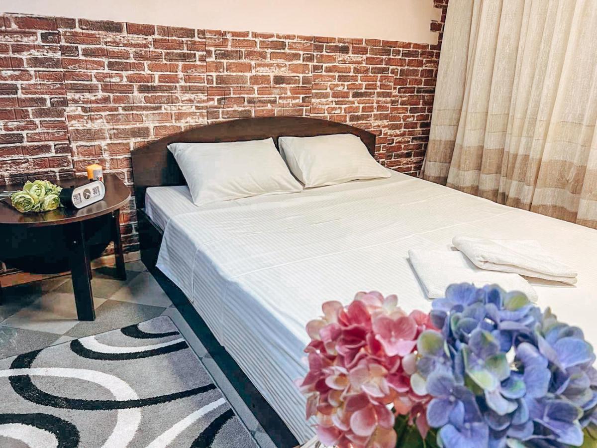 Guest House On Saksahanskoho Street Киев Екстериор снимка