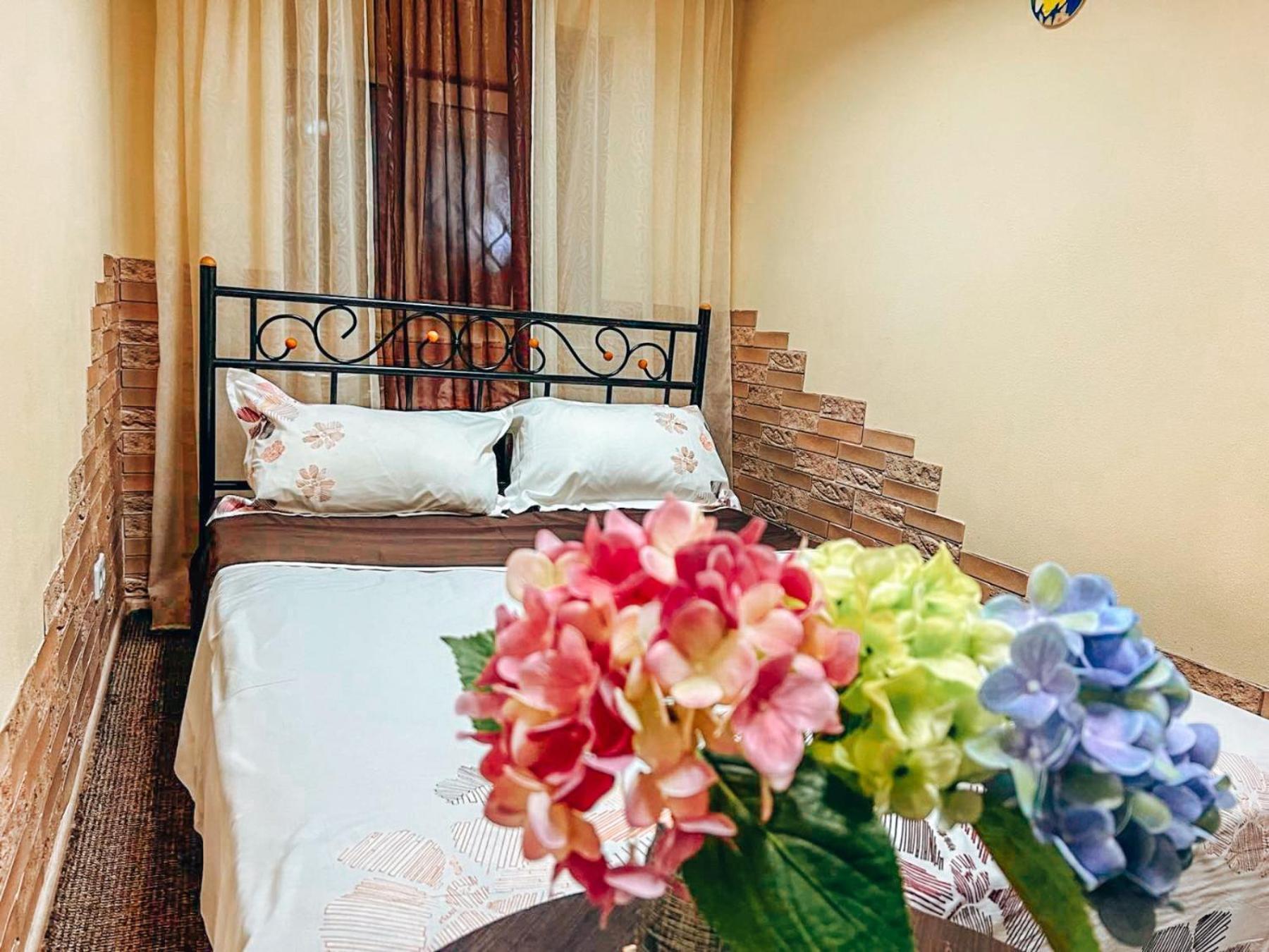 Guest House On Saksahanskoho Street Киев Екстериор снимка
