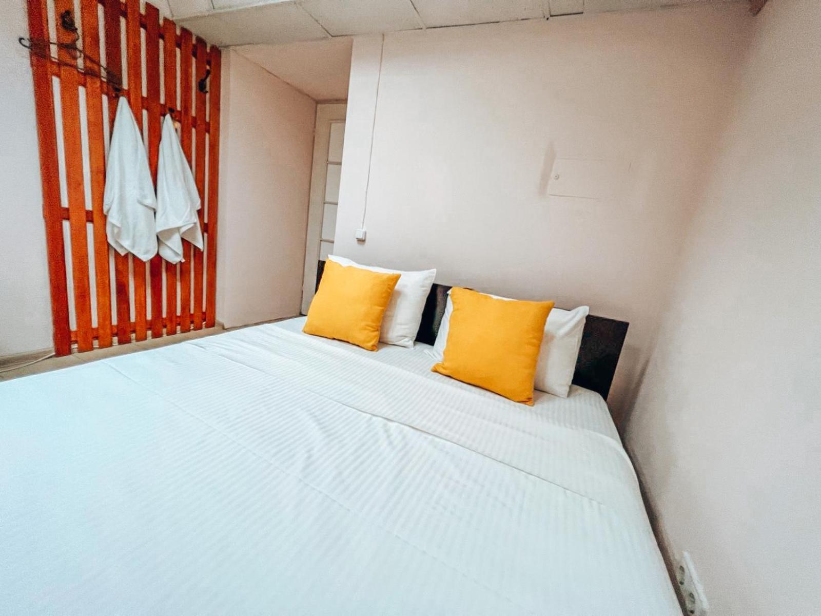 Guest House On Saksahanskoho Street Киев Екстериор снимка