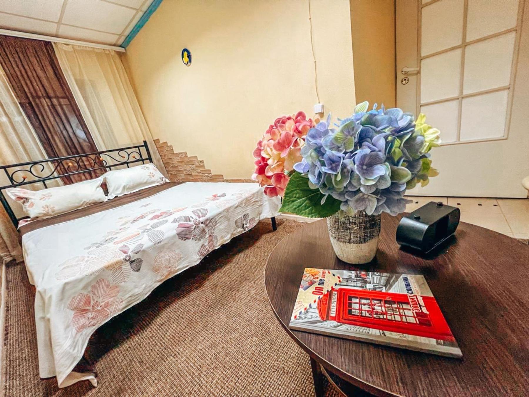 Guest House On Saksahanskoho Street Киев Екстериор снимка